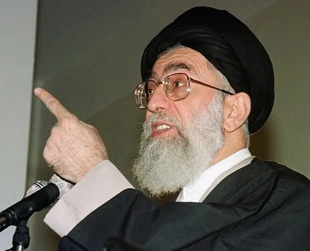 ۶ جنایتی که خامنه‌ای نمی‌تواند از آن‌ها فرار کند